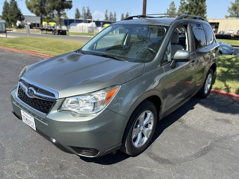 Used 2015 Subaru Forester 2.5i Premium AWD/4WD image 6