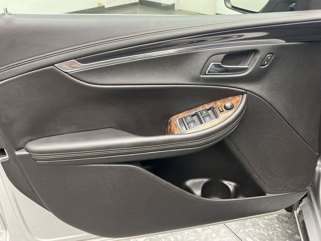 Used 2015 Chevrolet Impala LT w/ Convenience Package FWD image 6