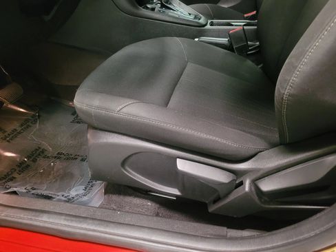Used 2018 Ford Focus SE FWD image 22