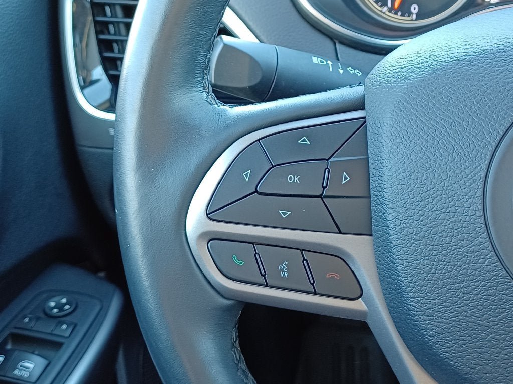 Used 2019 Jeep Cherokee Limited AWD/4WD image 14