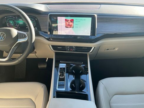 Used 2025 Volkswagen Atlas SEL image 10