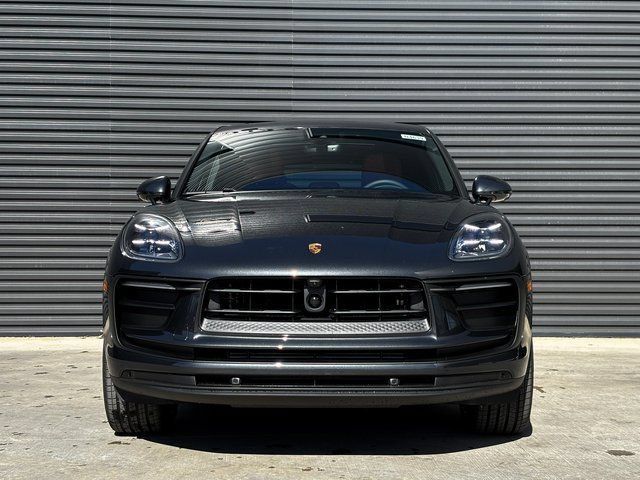Certified 2026 Porsche Macan AWD/4WD image 10
