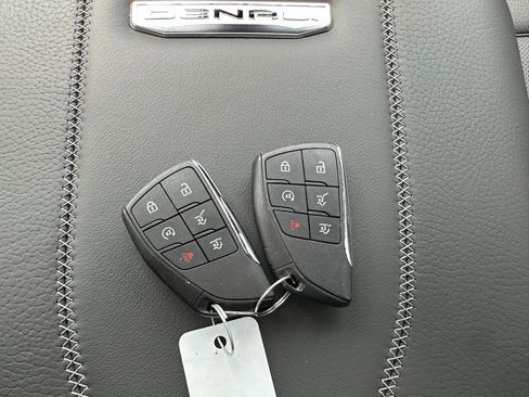 Used 2025 GMC Yukon XL Denali w/ Sun & Power Step Package image 14