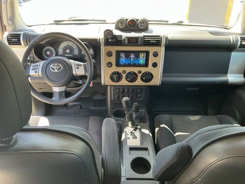 Used 2014 Toyota FJ Cruiser 4WD w/ Convenience Package image 21