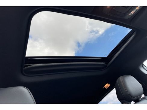 Used 2022 Toyota Sienna XSE image 21