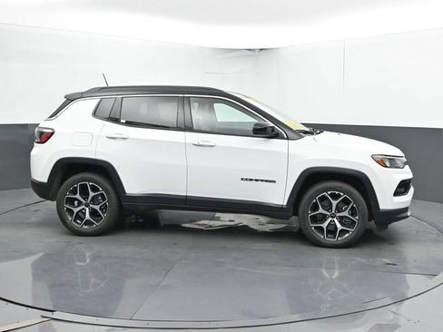Used 2025 Jeep Compass Limited AWD/4WD image 3