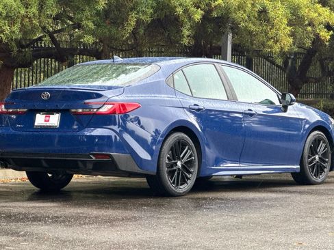 Certified 2025 Toyota Camry SE FWD image 4