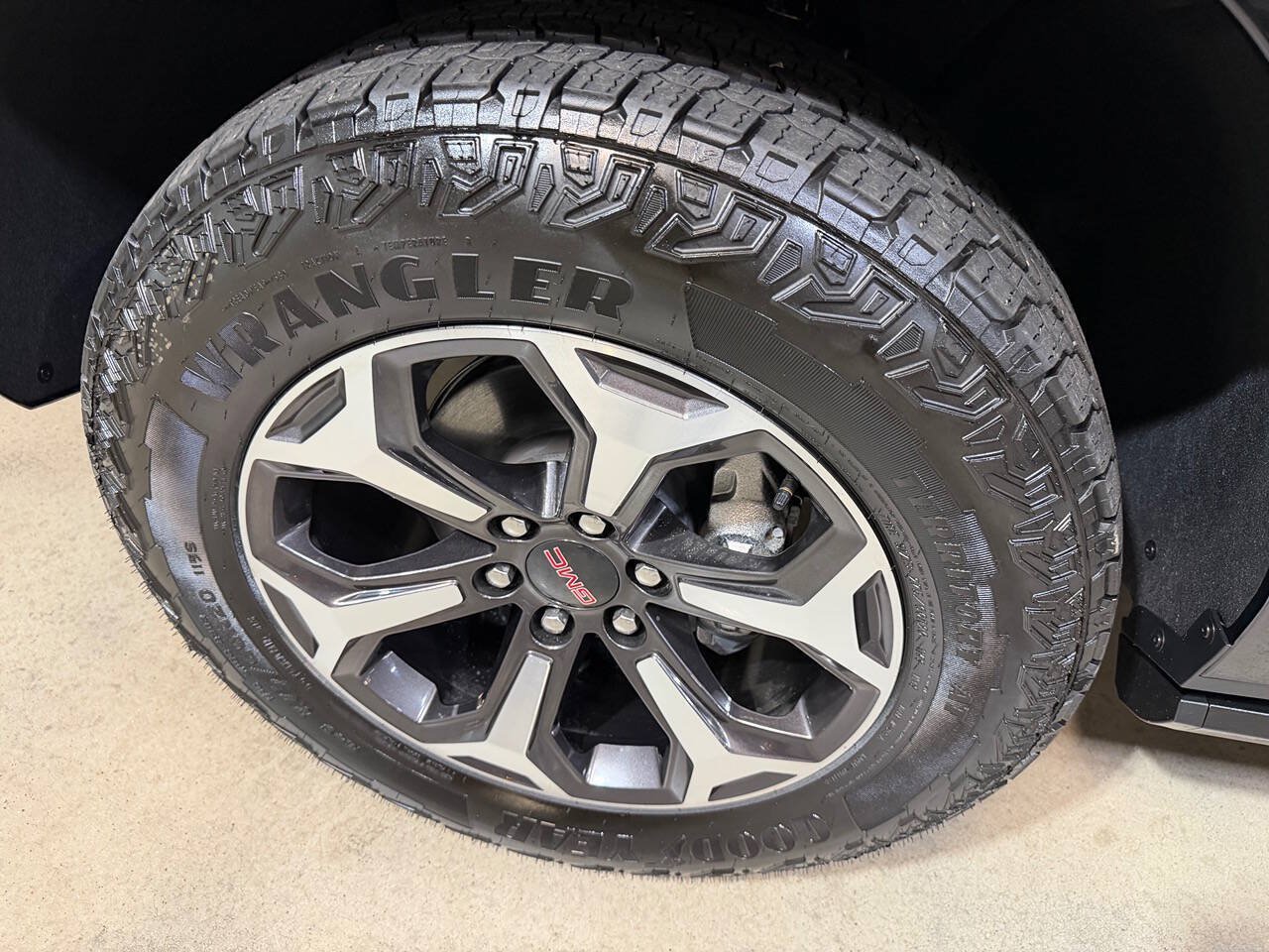 Used 2026 GMC Yukon AT4 Ultimate w/ LPO, Floor Liner Package AWD/4WD image 68