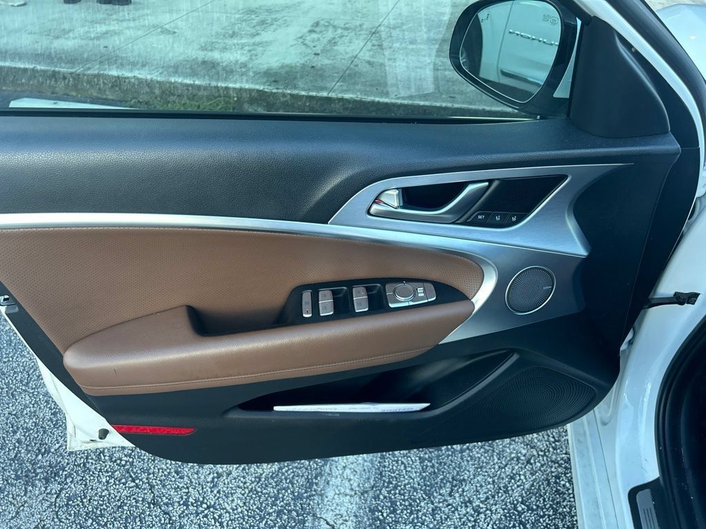 Used 2021 Genesis G70 2.0T w/ Elite Package RWD image 9