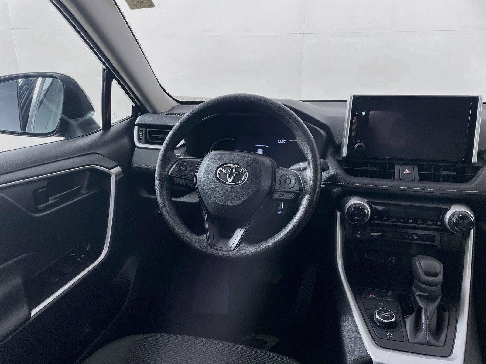 Used 2025 Toyota RAV4 LE AWD/4WD image 2