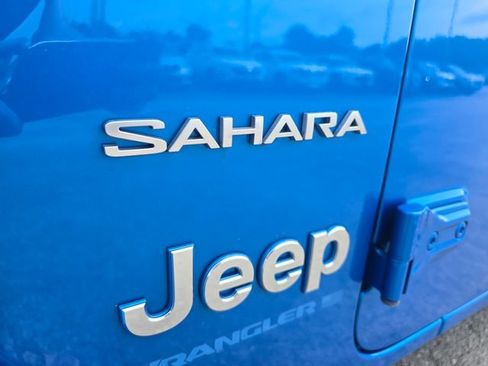 Used 2024 Jeep Wrangler Unlimited Sahara w/ Technology Group AWD/4WD image 32