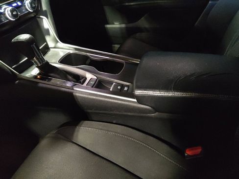 Used 2018 Honda Accord EX image 26