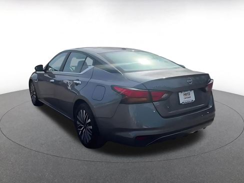 Used 2025 Nissan Altima 2.5 SV image 11