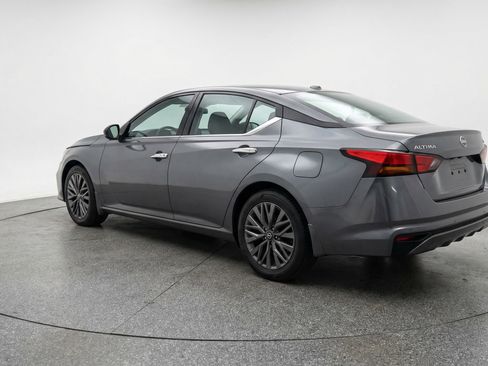 Used 2025 Nissan Altima 2.5 SV image 6