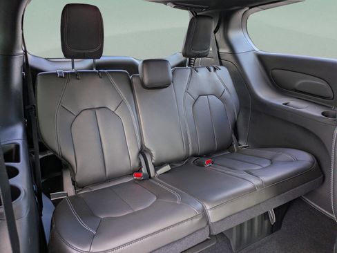 New 2026 Chrysler Pacifica Select w/ S Appearance Package image 9