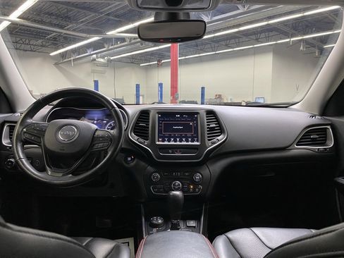Used 2019 Jeep Cherokee Trailhawk image 20