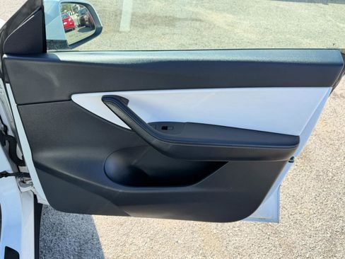 Used 2021 Tesla Model Y Long Range image 46