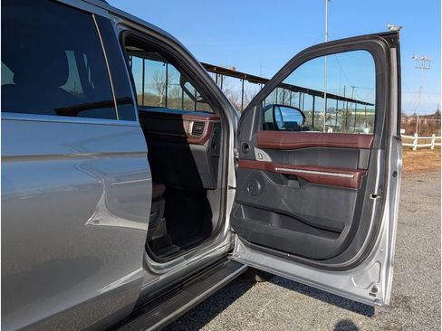 Used 2023 Ford Expedition Max Limited image 11