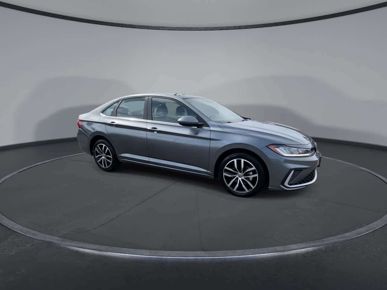 Used 2025 Volkswagen Jetta SE FWD image 2