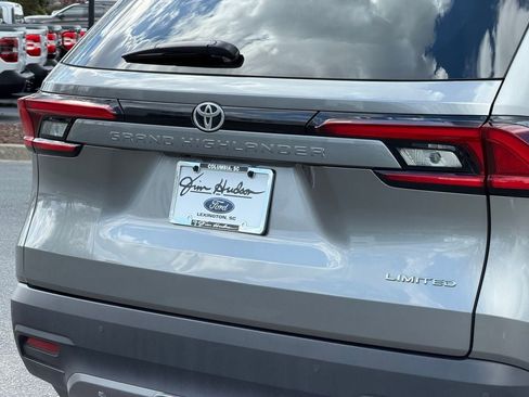 Used 2025 Toyota Grand Highlander Limited image 16