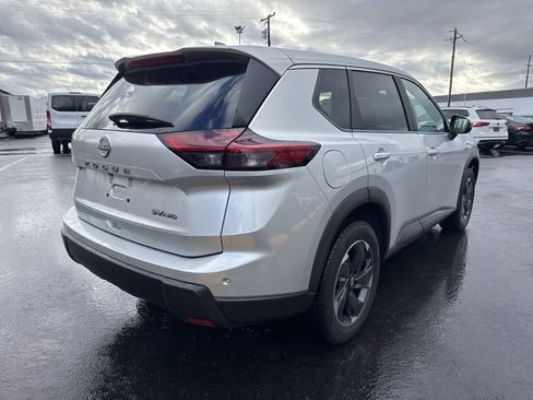 Used 2024 Nissan Rogue SV image 8