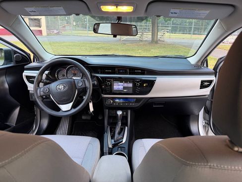 Used 2015 Toyota Corolla LE FWD image 12