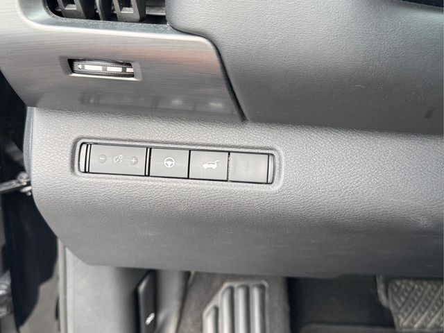 Used 2023 Nissan Pathfinder SL AWD/4WD image 23