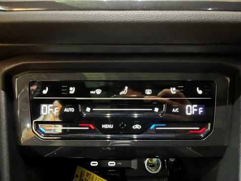 Certified 2024 Volkswagen Tiguan SEL R-Line image 16