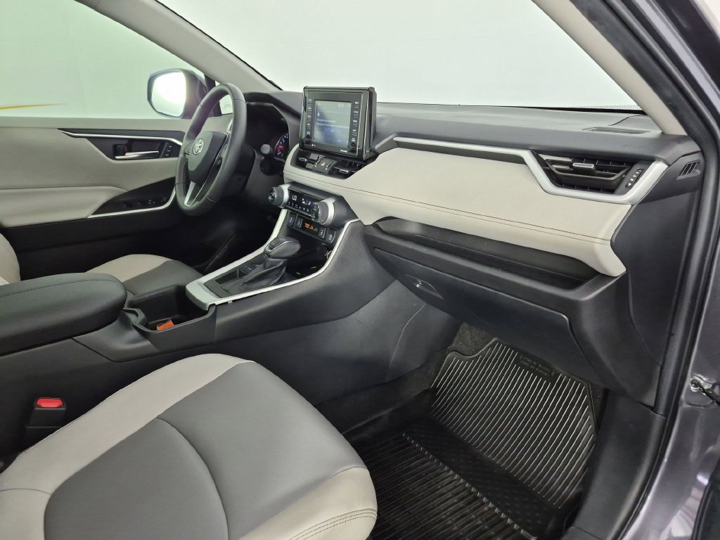 Used 2022 Toyota RAV4 XLE Premium FWD image 37
