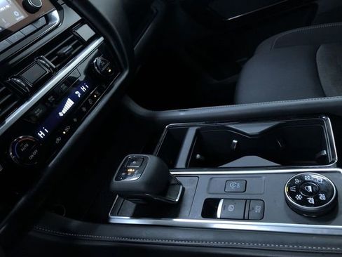 Used 2025 Nissan Pathfinder SV image 31