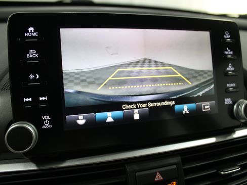 Used 2018 Honda Accord Touring image 15