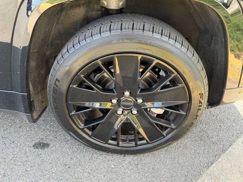 Used 2024 Jeep Wagoneer Launch Edition image 12