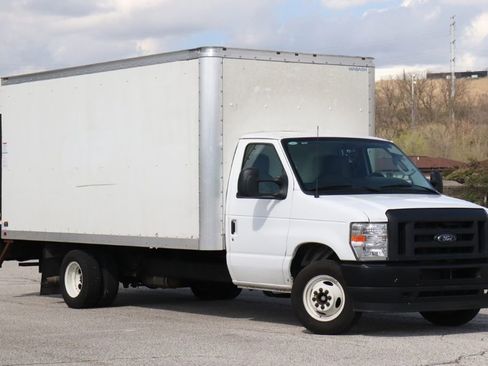 Used 2024 Ford E-350 and Econoline 350 Super Duty RWD image 2