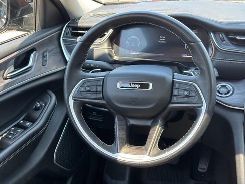 Used 2022 Jeep Grand Cherokee L Limited AWD/4WD image 16