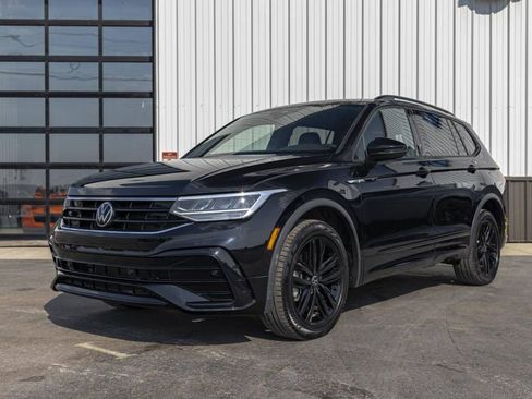 Used 2022 Volkswagen Tiguan SE R-Line image 1