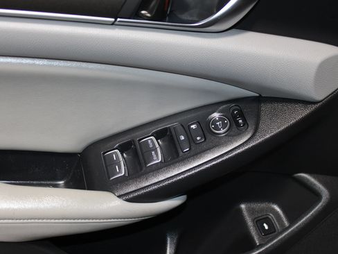 Used 2018 Honda Accord LX image 9