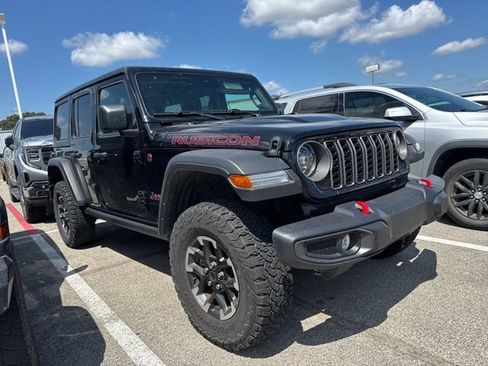 Used 2025 Jeep Wrangler Unlimited Rubicon AWD/4WD image 3