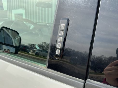 Used 2021 Ford F350 Lariat w/ Chrome Package image 21