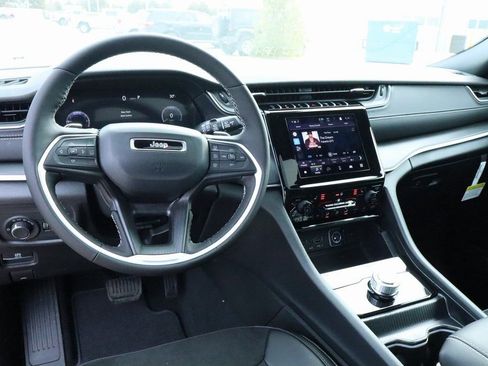 New 2025 Jeep Grand Cherokee L Laredo image 2