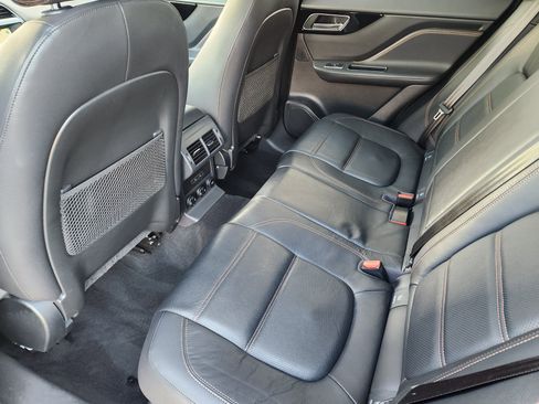 Used 2018 Jaguar F-PACE Prestige image 32