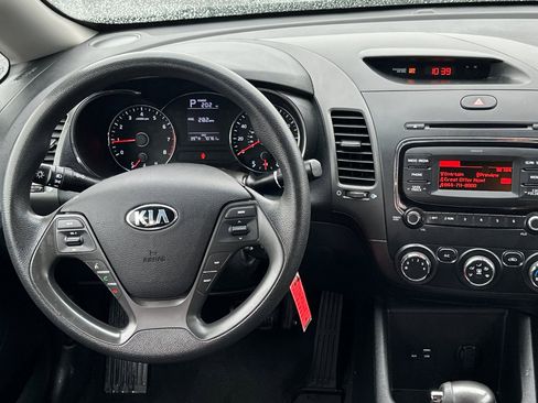 Used 2017 Kia Forte LX image 14