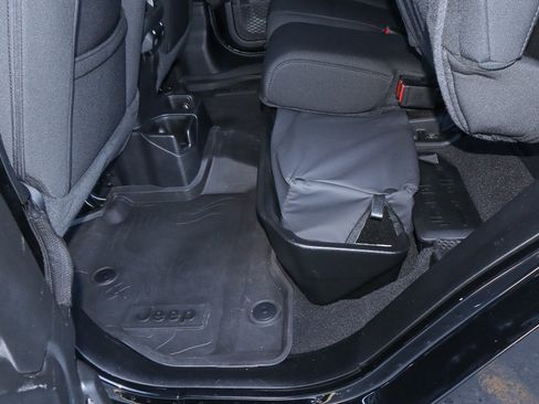 Used 2023 Jeep Gladiator Willys image 22