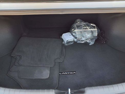 Certified 2025 Hyundai Elantra SE w/ Cargo Package FWD image 19