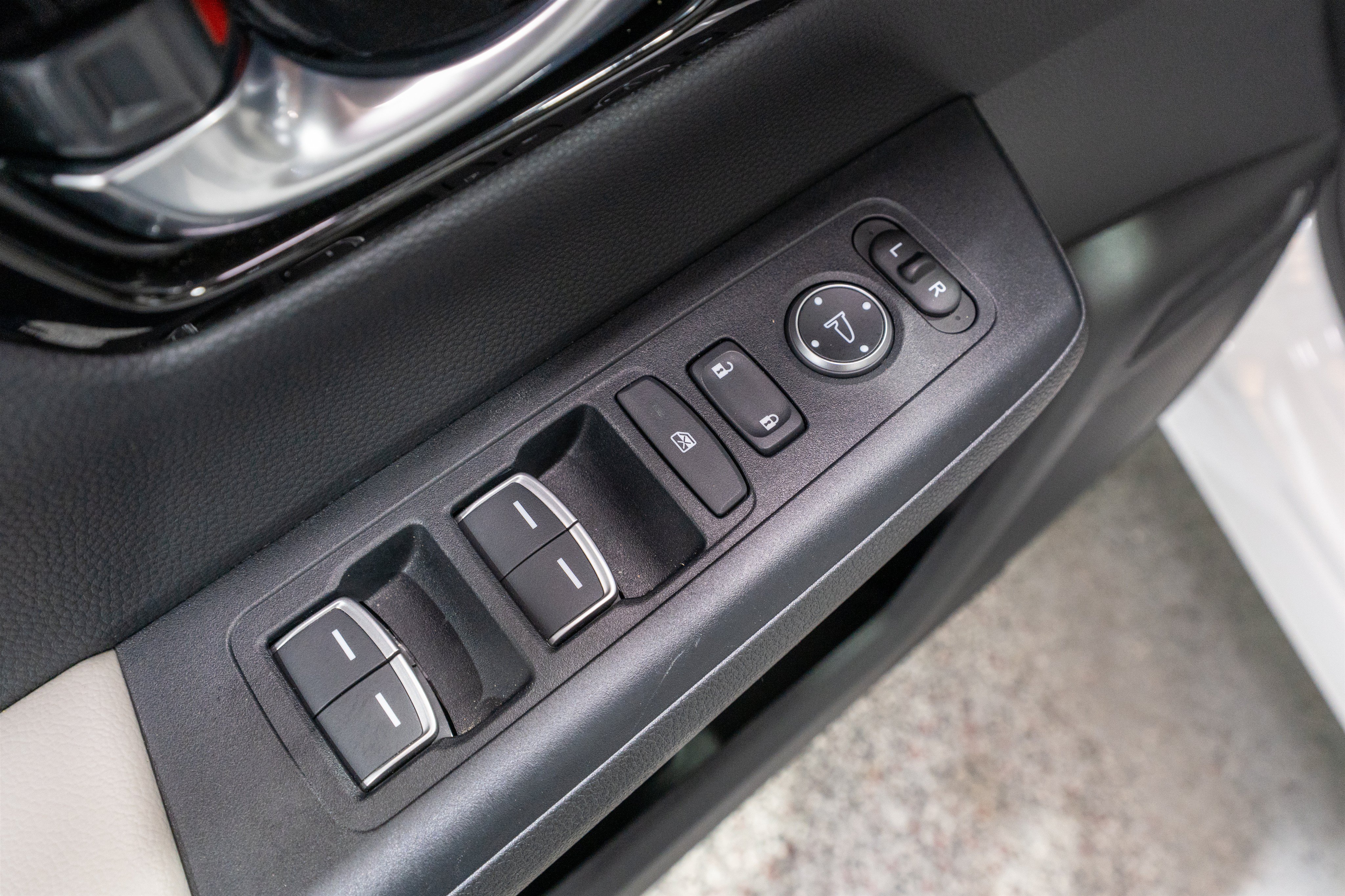 Used 2025 Honda CR-V EX-L image 15