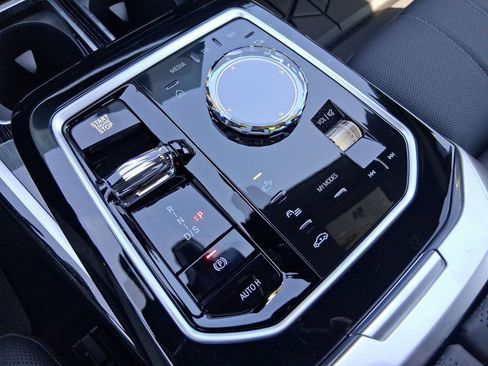 New 2026 BMW 750e xDrive w/ Premium Package image 16