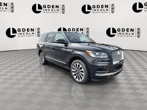 Used 2024 Lincoln Navigator Reserve AWD/4WD image 2