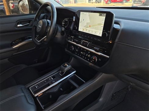 Certified 2023 Nissan Pathfinder SL w/ Lighting Package (N92) image 13