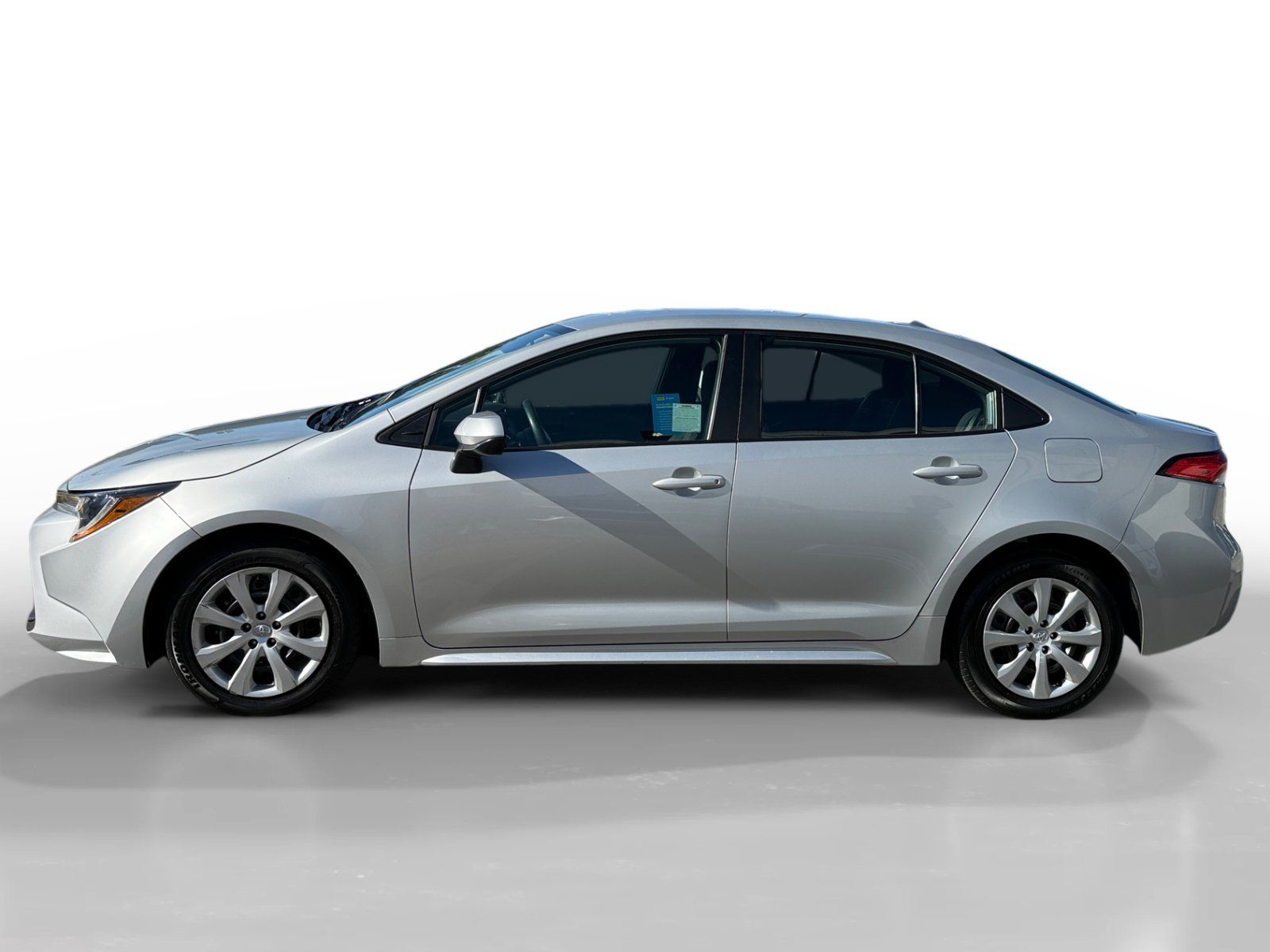 Used 2024 Toyota Corolla LE FWD image 2
