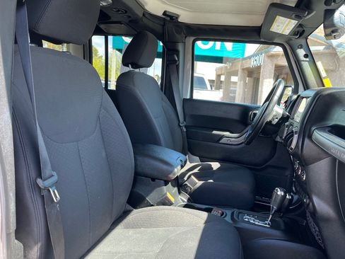 Used 2018 Jeep Wrangler Unlimited Sport S AWD/4WD image 32