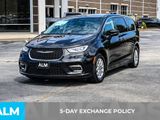 Used 2023 Chrysler Pacifica Touring-L image 4